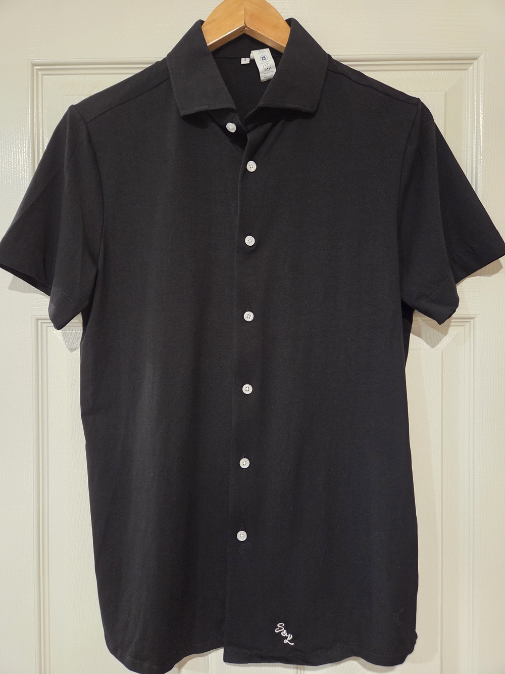 Men's Black Short-Sleeve Button-Down Shirt